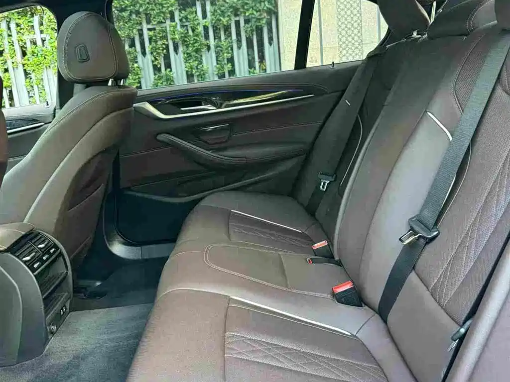 BMW 5 Series — фото 10