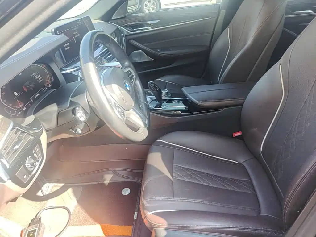 BMW 5 Series — фото 14