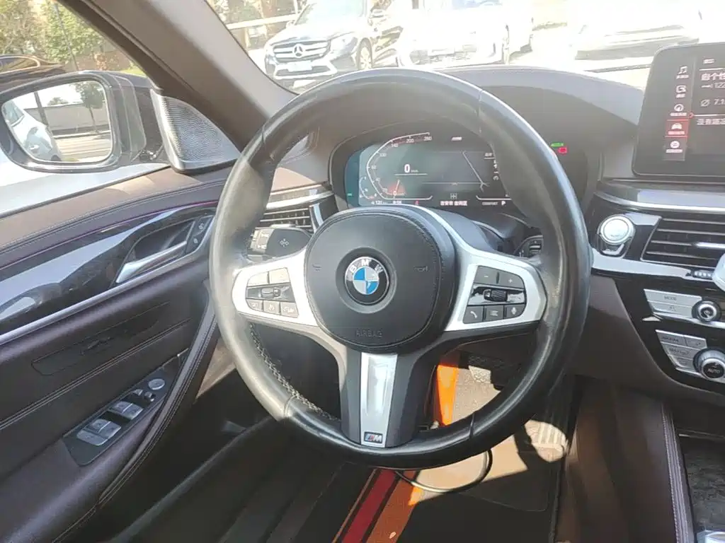 BMW 5 Series — фото 10