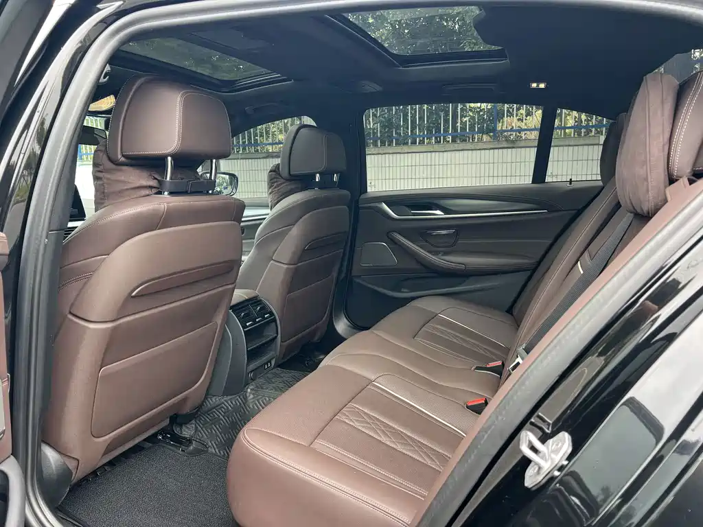 BMW 5 Series New Energy — фото 10