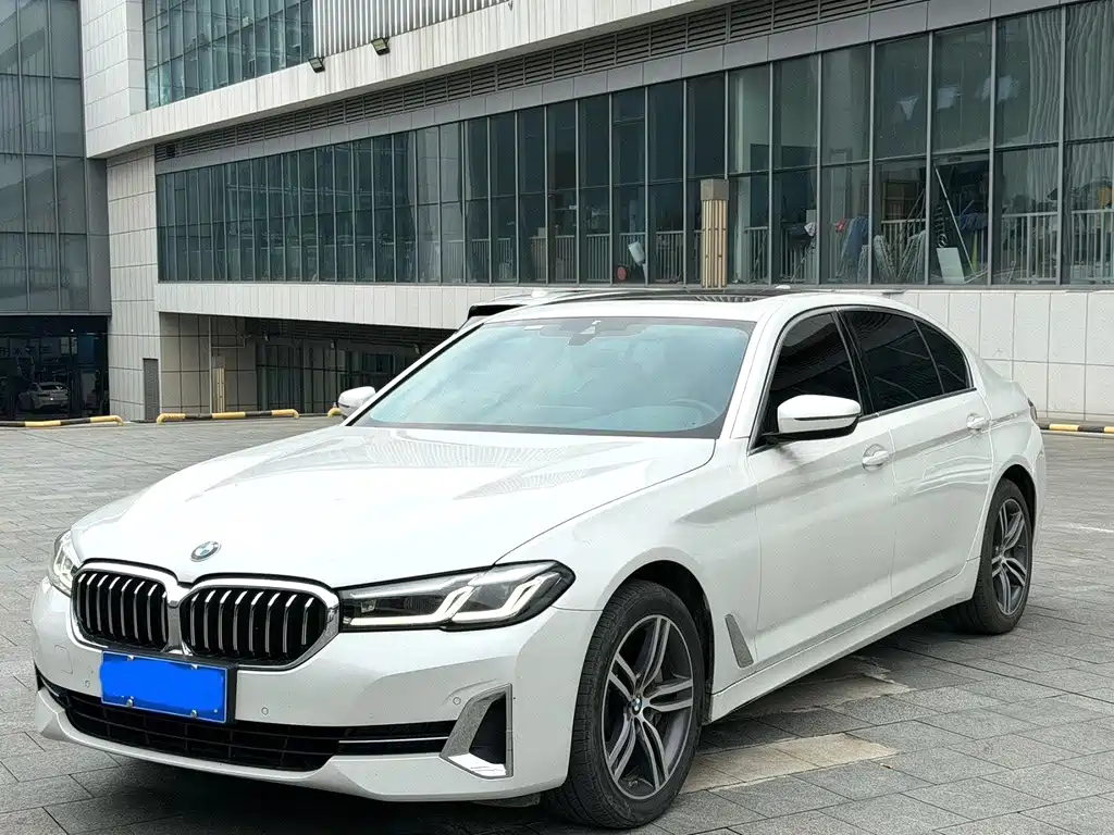 BMW 5 Series — фото 1