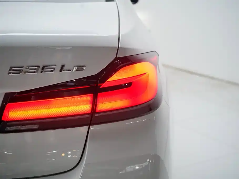 BMW 5 Series New Energy — фото 13