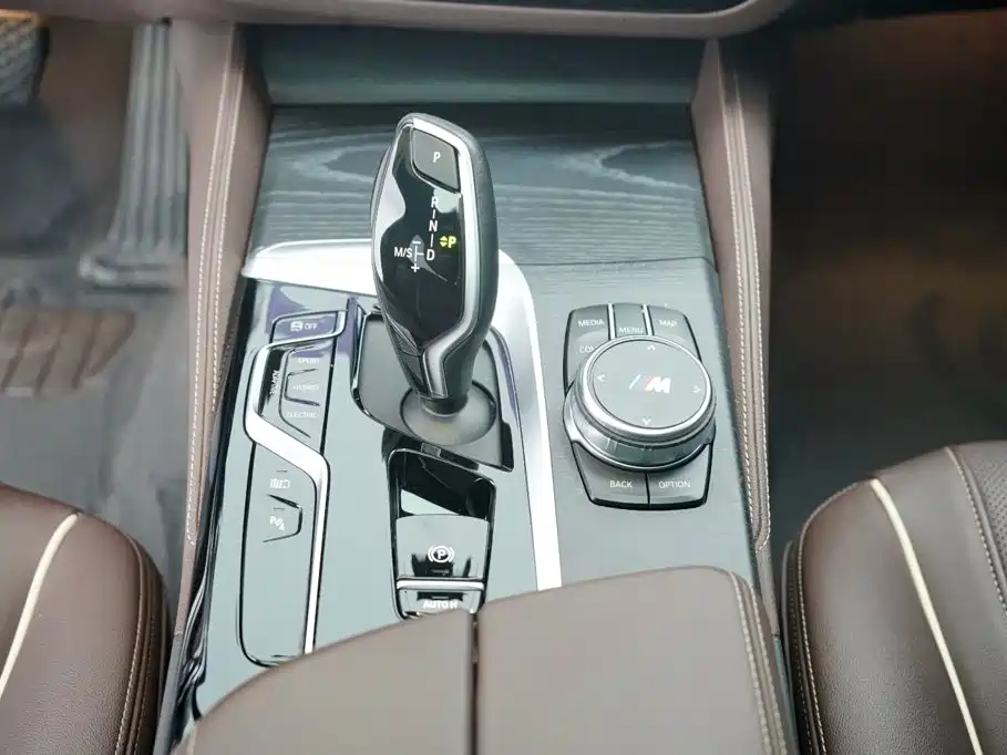 BMW 5 Series New Energy — фото 18