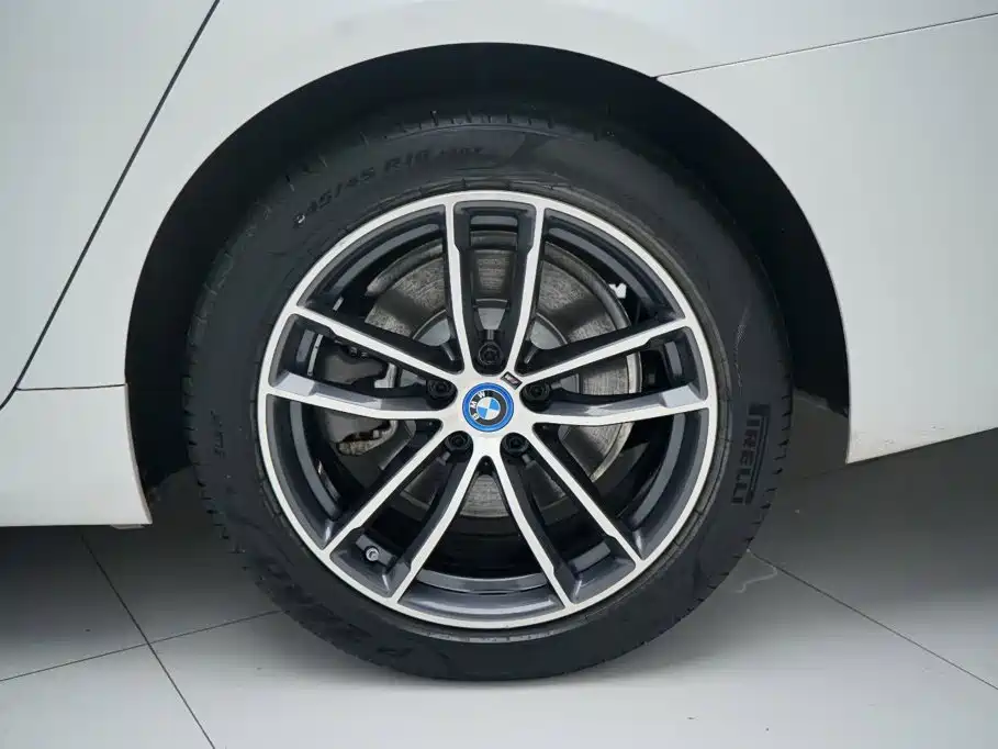 BMW 5 Series New Energy — фото 23