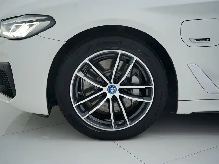 BMW 5 Series New Energy — фото 22