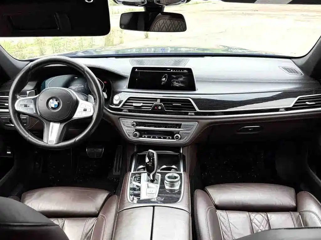 BMW 7 Series — фото 8