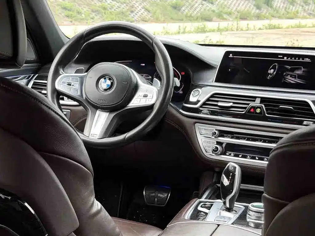 BMW 7 Series — фото 9