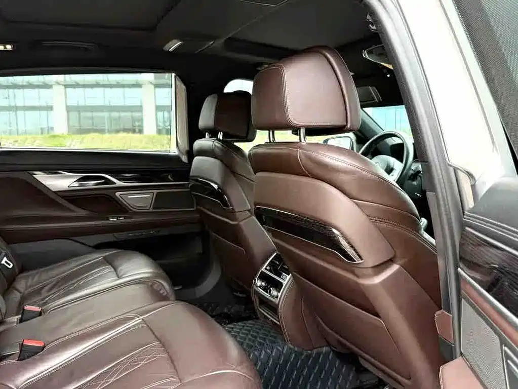 BMW 7 Series — фото 10