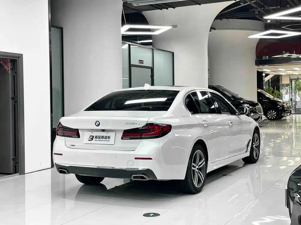 BMW 5 Series — фото 11