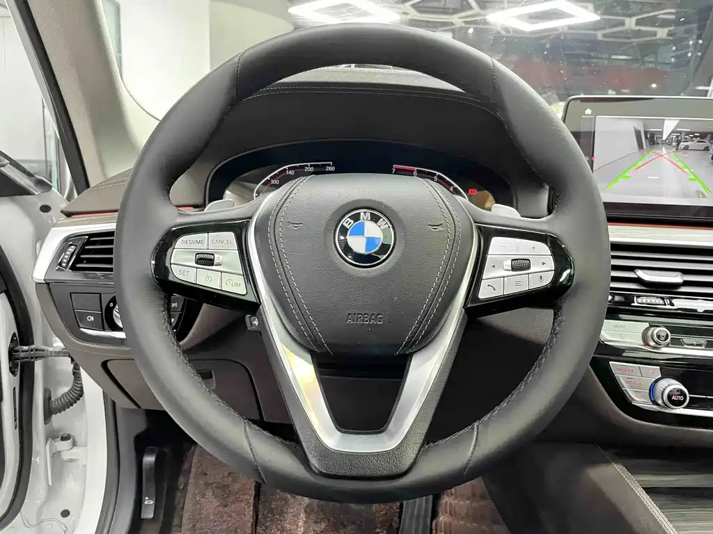 BMW 5 Series — фото 13
