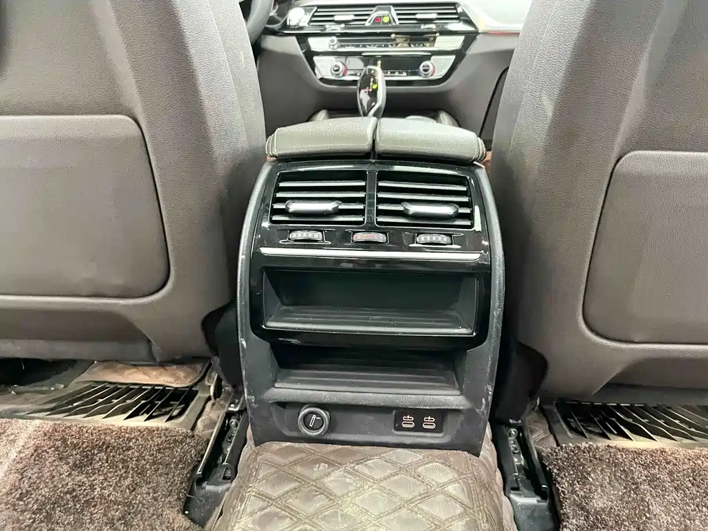 BMW 5 Series — фото 14