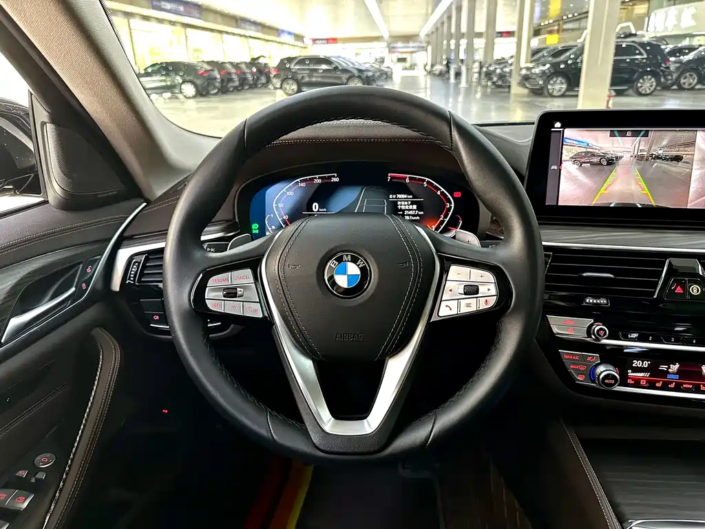 BMW 5 Series — фото 11
