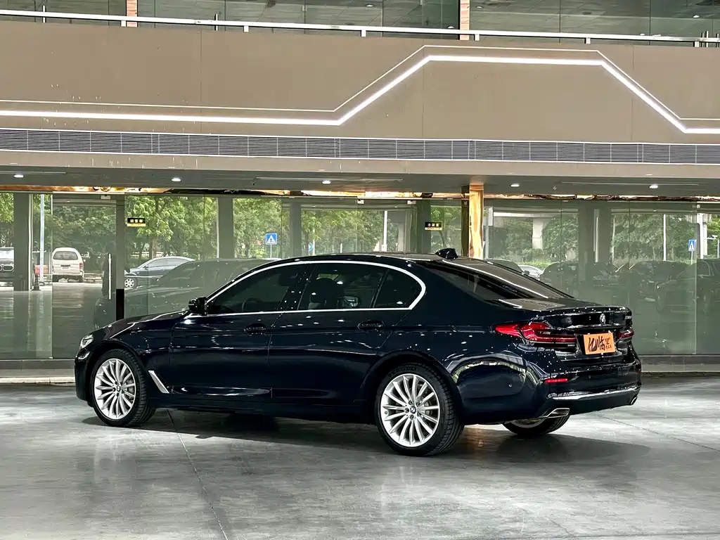 BMW 5 Series — фото 13