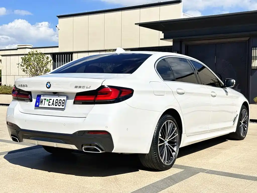 BMW 5 Series — фото 4