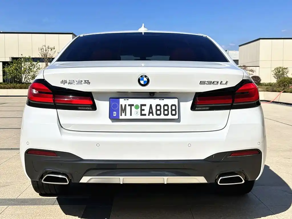 BMW 5 Series — фото 5