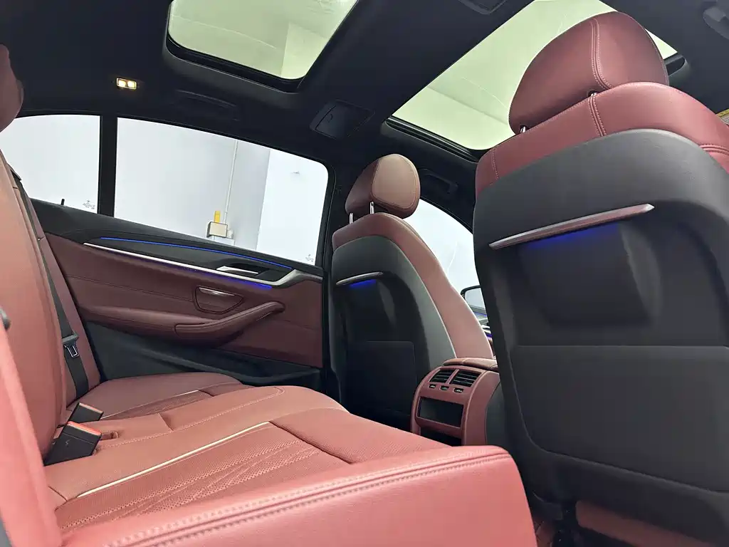 BMW 5 Series — фото 16