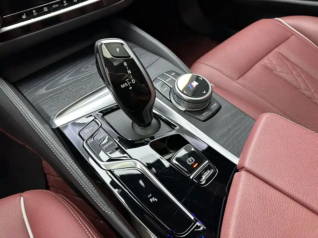 BMW 5 Series — фото 18