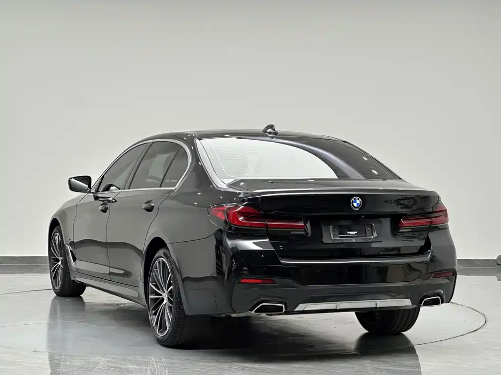 BMW 5 Series — фото 7