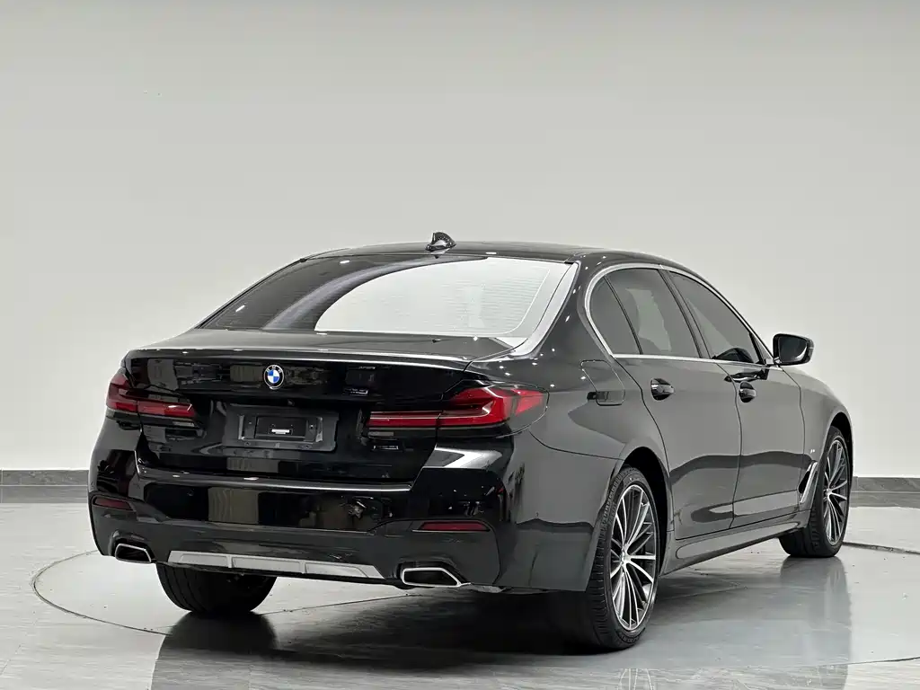 BMW 5 Series — фото 8