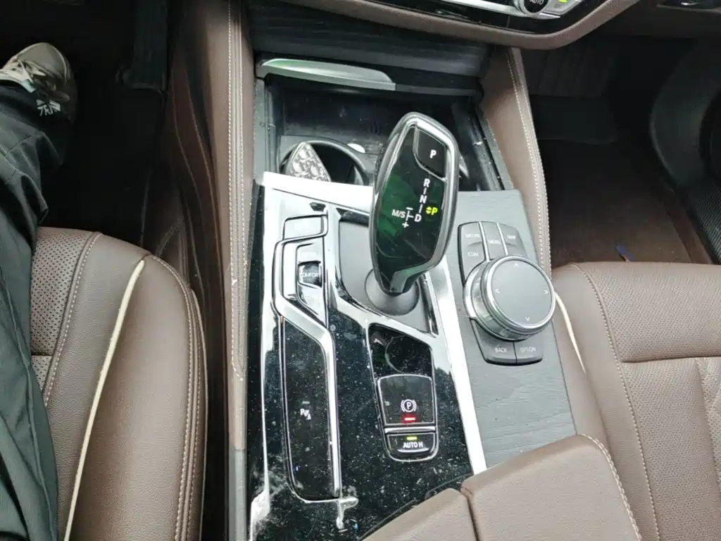 BMW 5 Series — фото 13