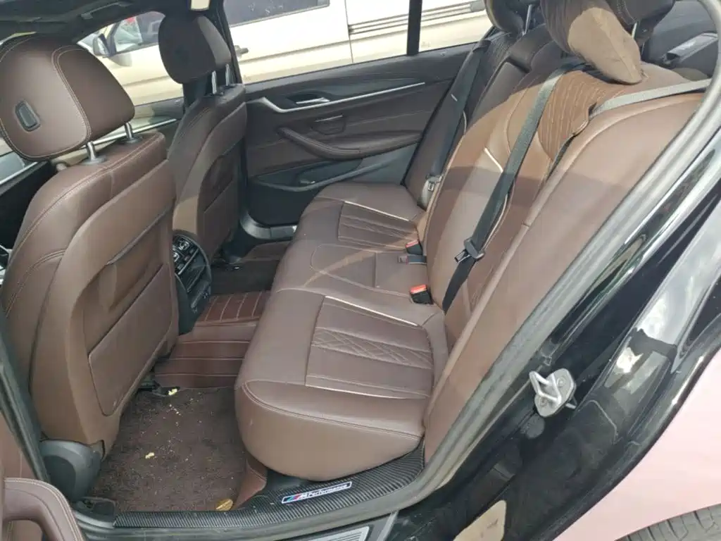 BMW 5 Series — фото 16