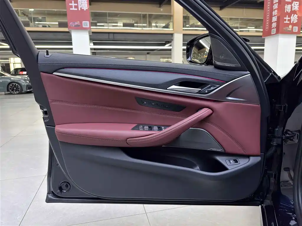 BMW 5 Series — фото 14