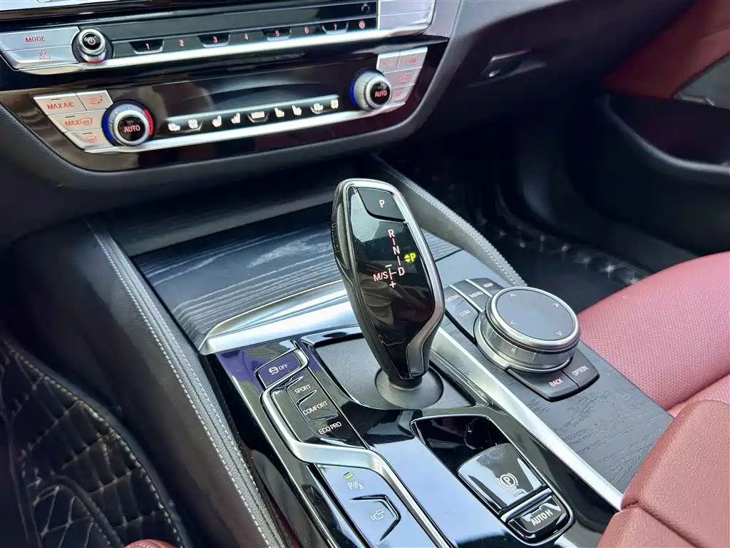 BMW 5 Series — фото 15