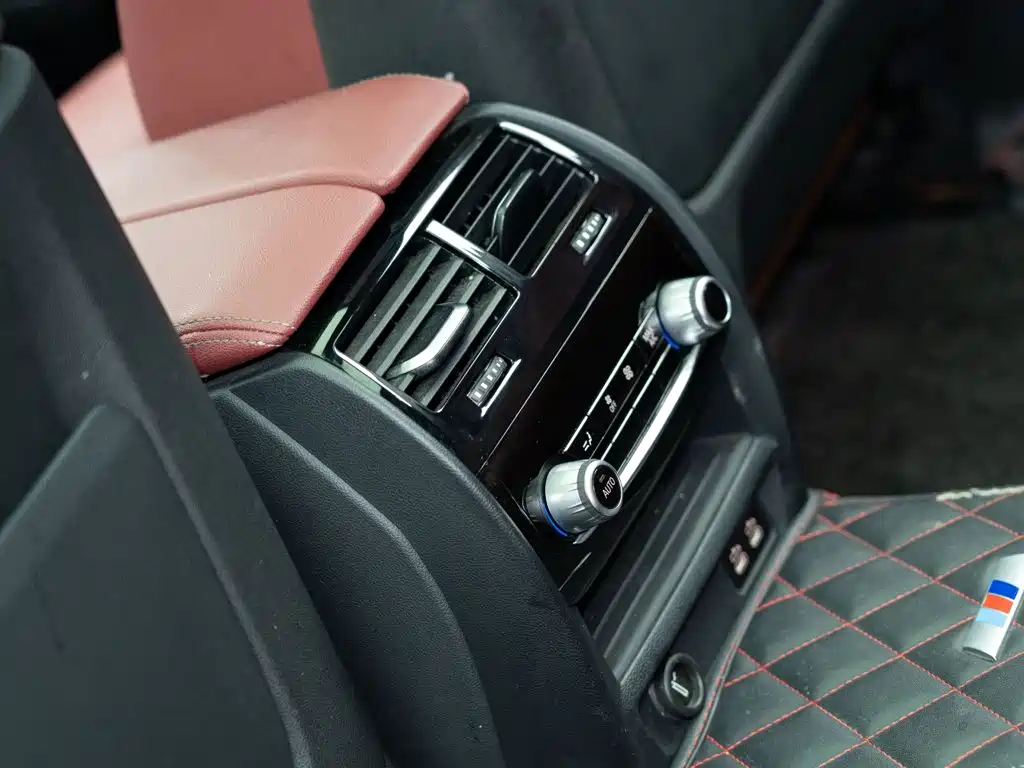 BMW 5 Series — фото 16