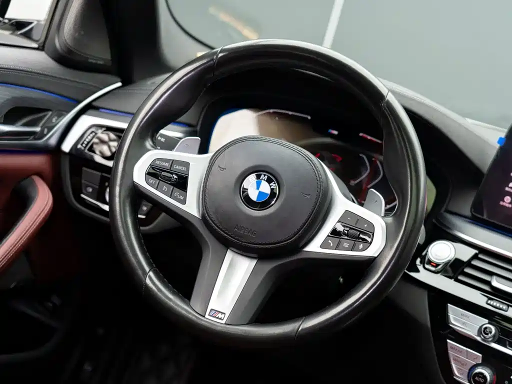 BMW 5 Series — фото 18