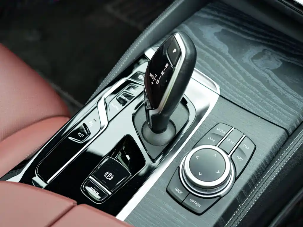 BMW 5 Series — фото 20