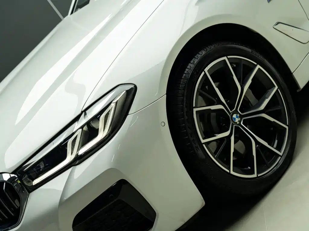 BMW 5 Series — фото 3