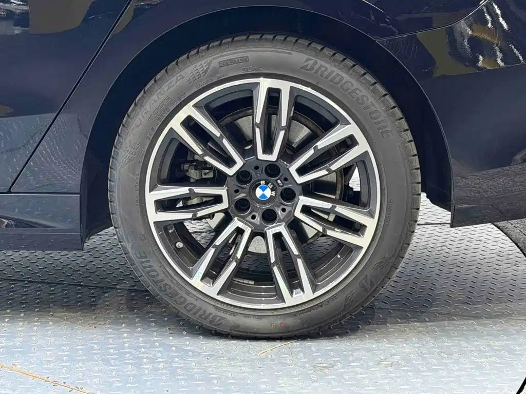 BMW 5 Series — фото 10