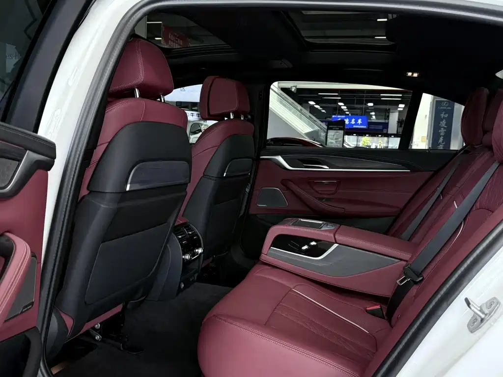 BMW 5 Series — фото 14