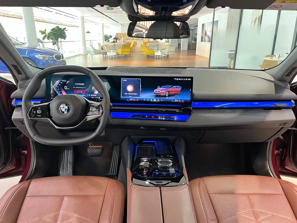 BMW 5 Series — фото 13