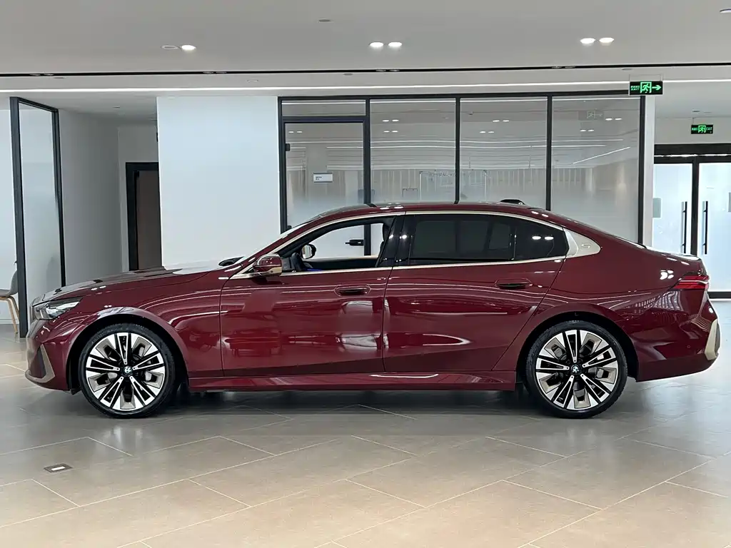 BMW 5 Series — фото 17