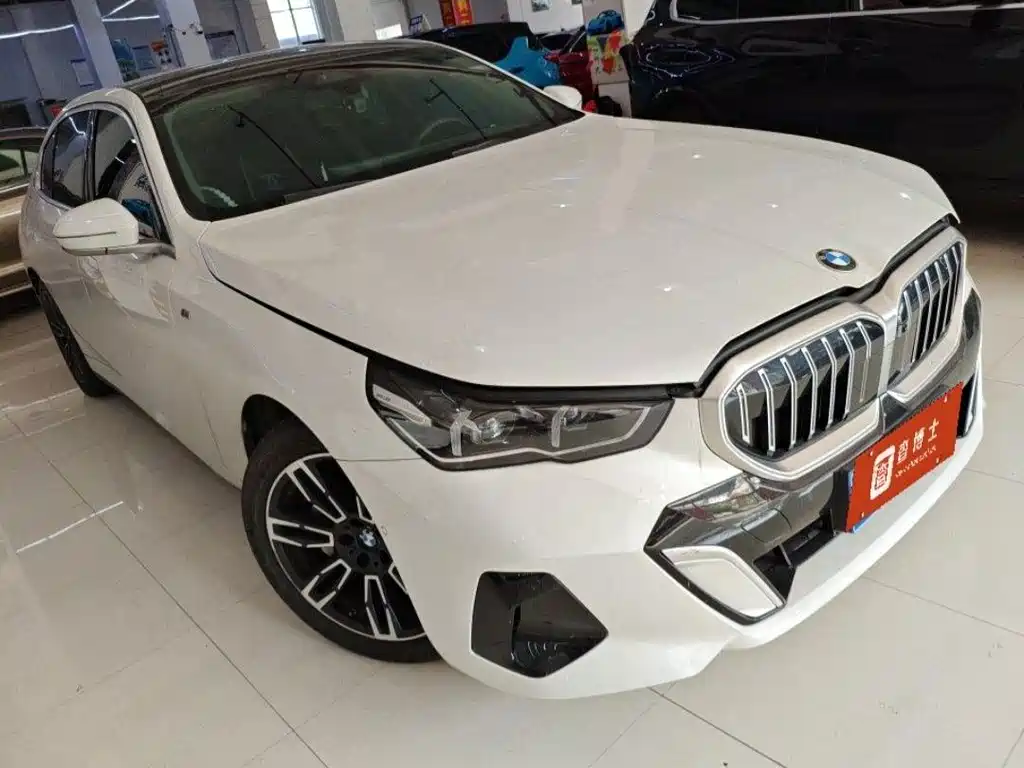 BMW 5 Series — фото 2