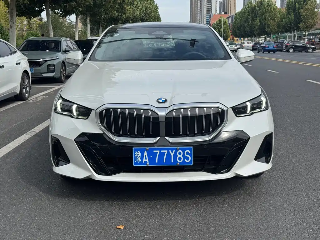 BMW 5 Series — фото 2