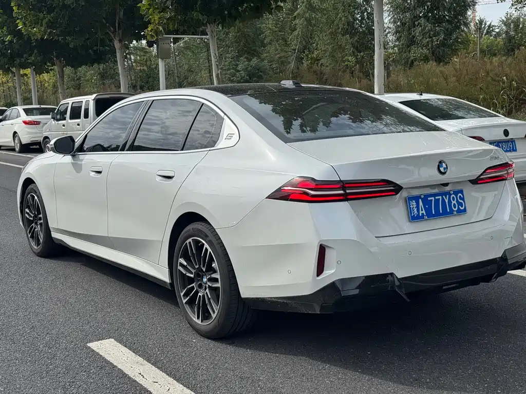 BMW 5 Series — фото 10