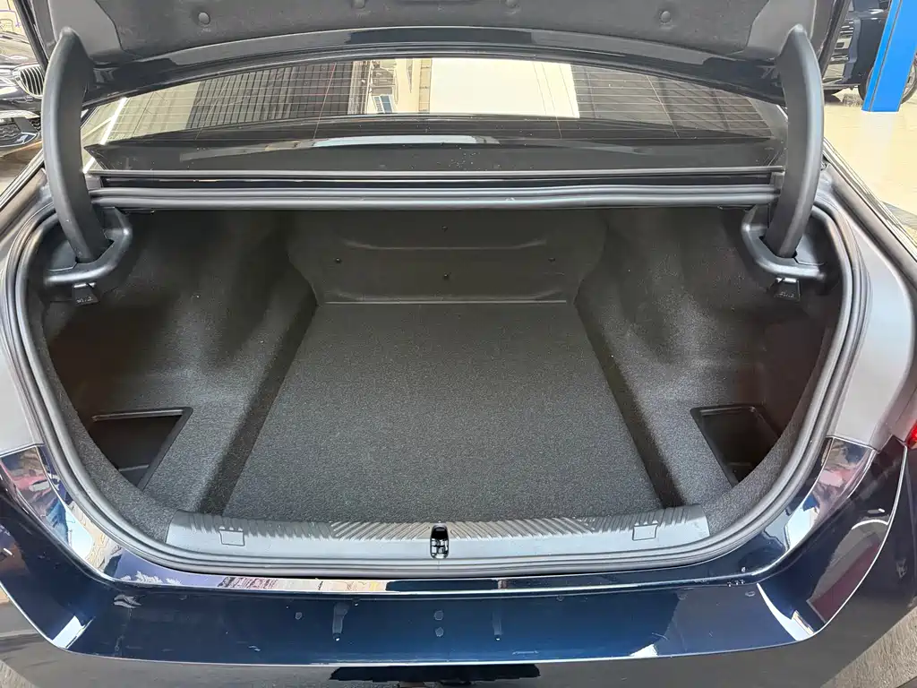 BMW 5 Series — фото 18