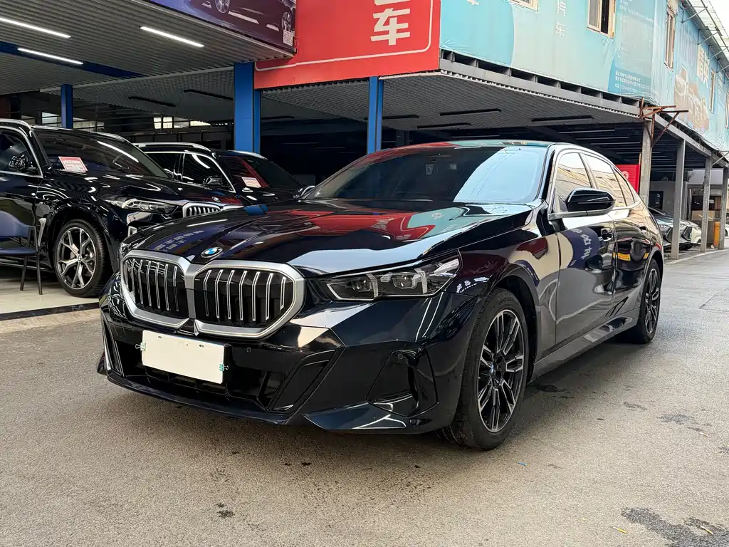 BMW 5 Series — фото 1