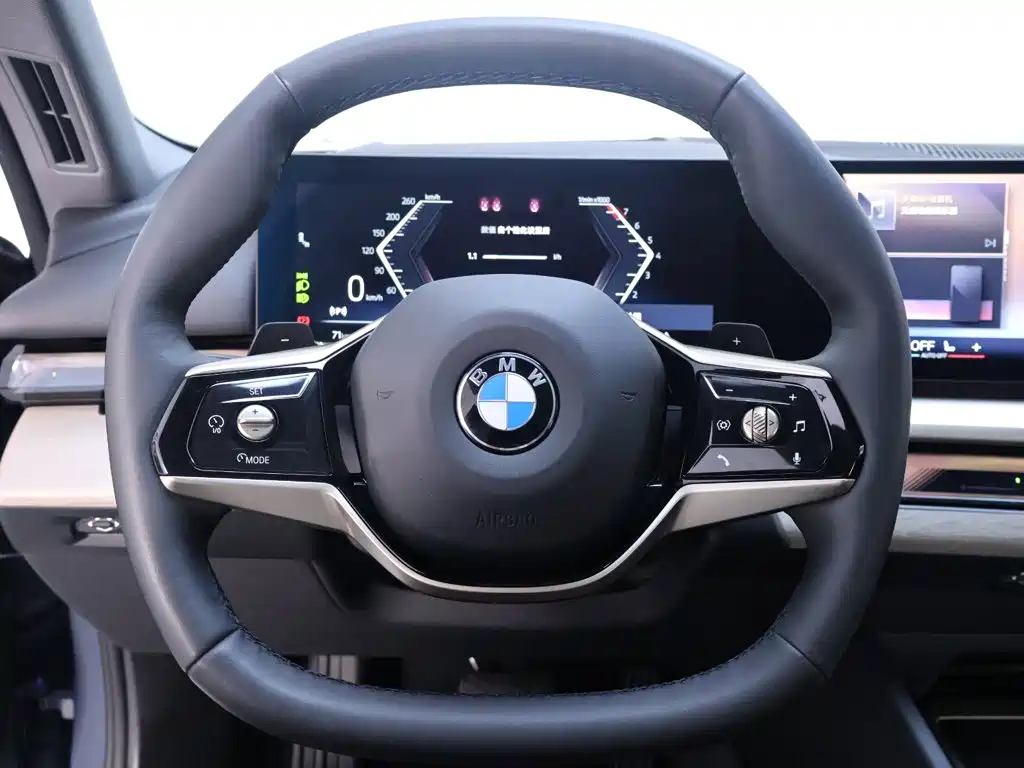 BMW 5 Series — фото 16