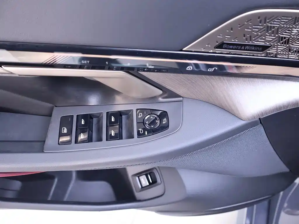 BMW 5 Series — фото 17