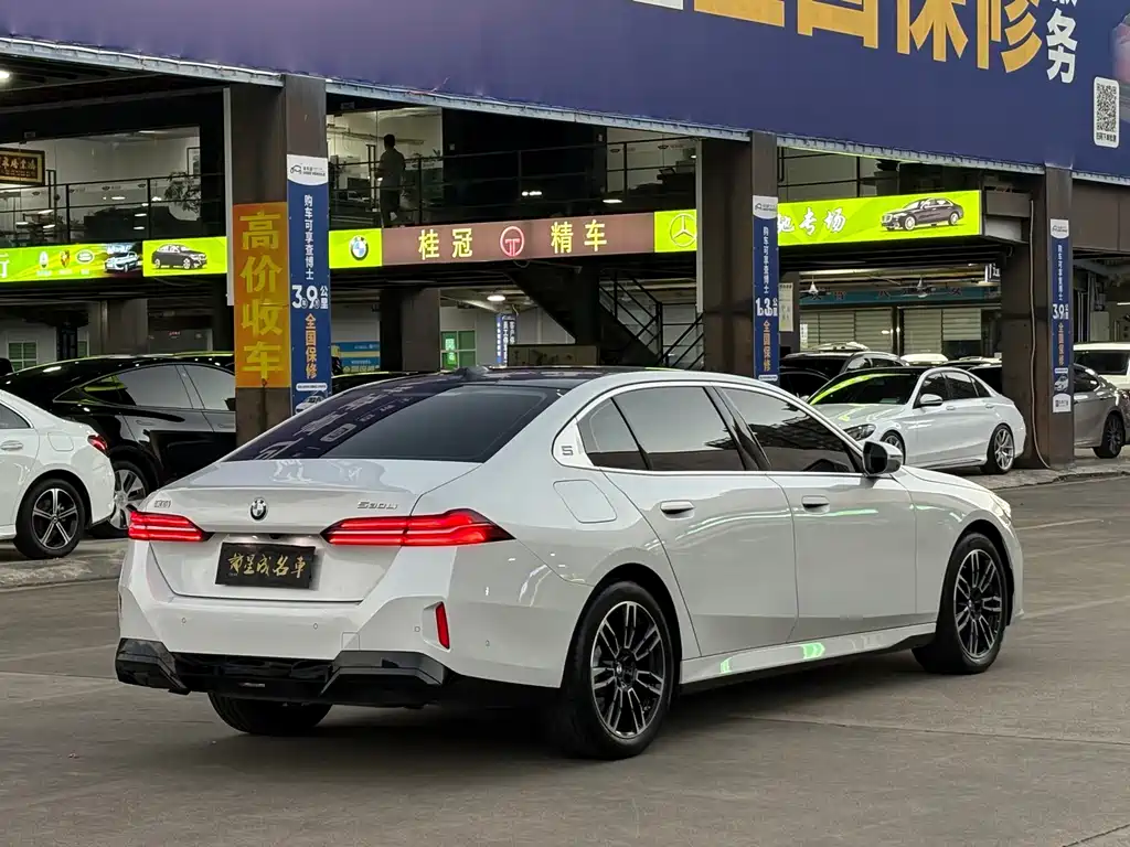 BMW 5 Series — фото 18