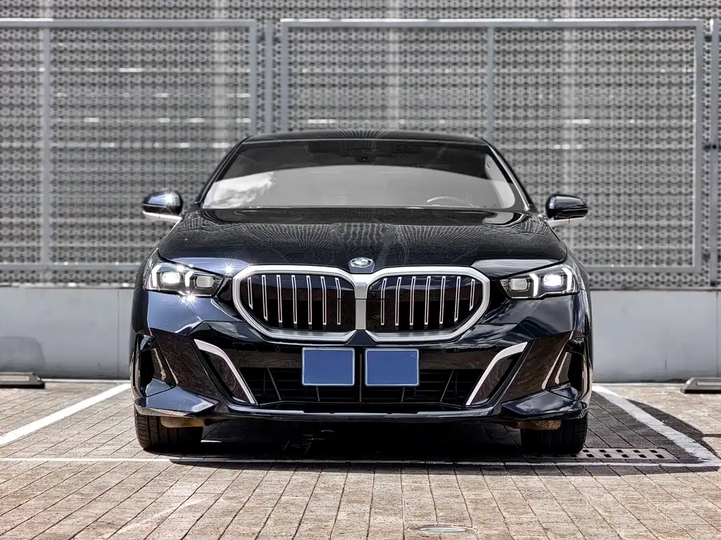 BMW 5 Series — фото 2