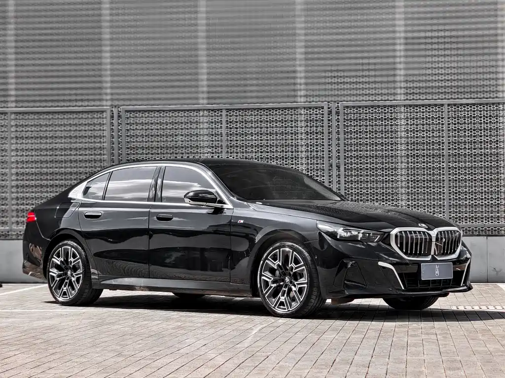 BMW 5 Series — фото 5