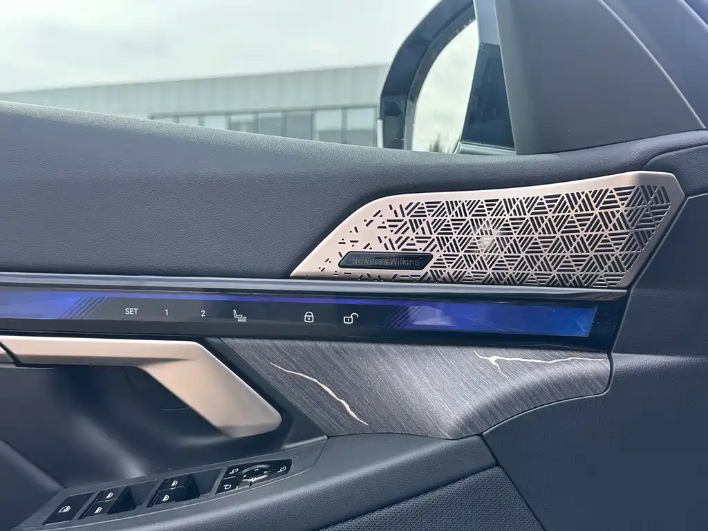 BMW 5 Series — фото 5