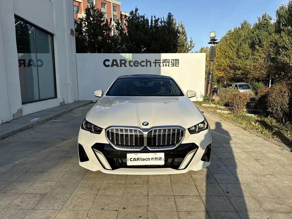 BMW 5 Series — фото 2