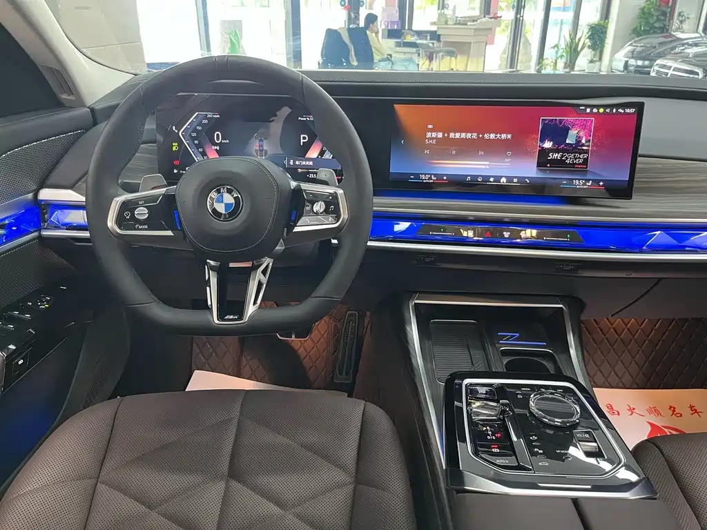 BMW 7 Series — фото 11