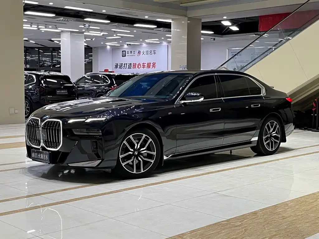 BMW 7 Series — фото 1