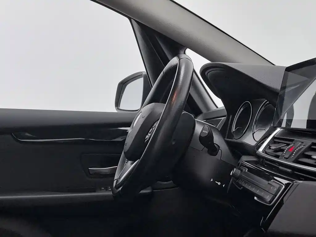 BMW 2 Series Active Tourer — фото 22
